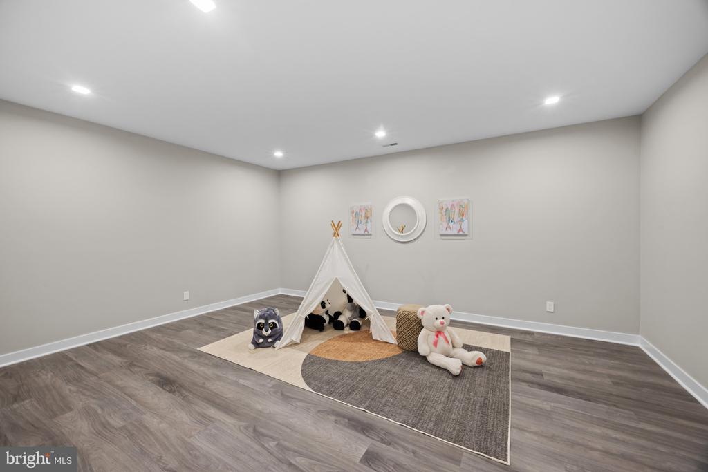 854 SAINT EDMONDS PLACE