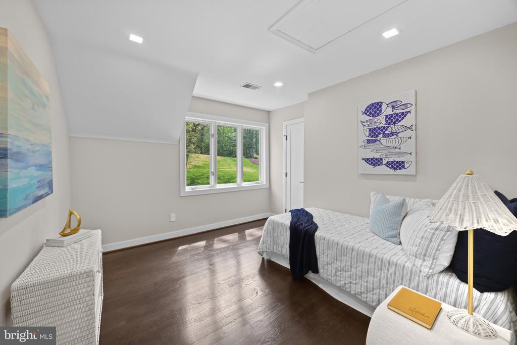 854 SAINT EDMONDS PLACE