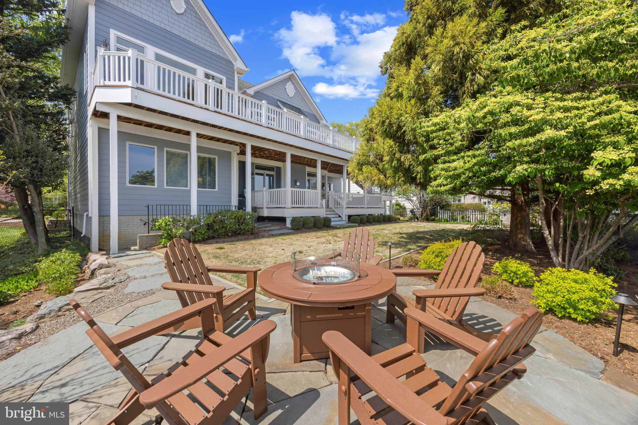 219 LOCKWOOD COURT 1/2