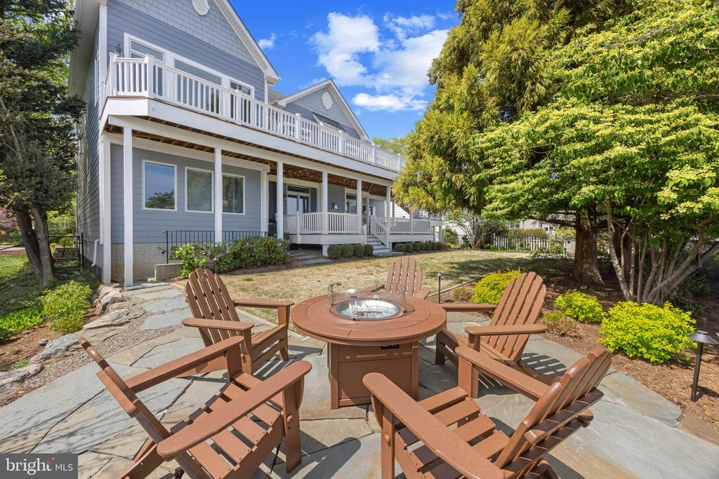219 LOCKWOOD COURT 1/2