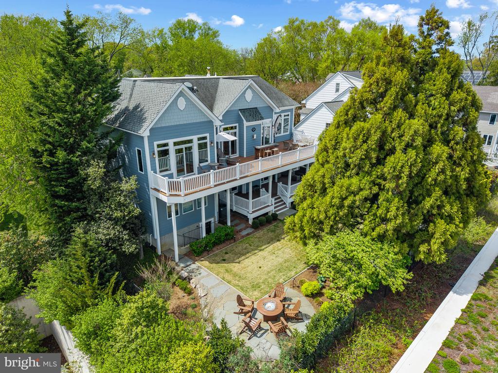 219 LOCKWOOD COURT 1/2