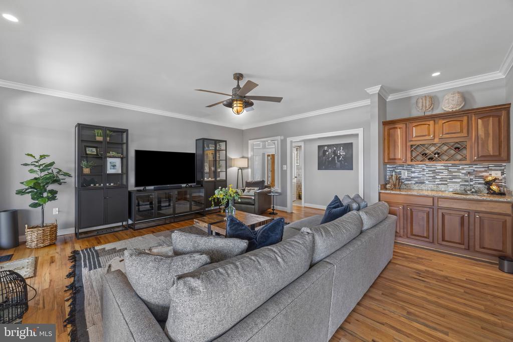 219 LOCKWOOD COURT 1/2