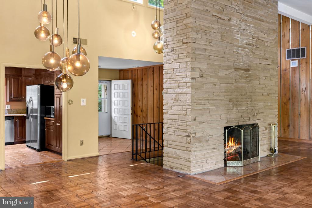 WATER VIEWS AND HORSE STABLE | 500 SARA DRIVE, SAEFERN