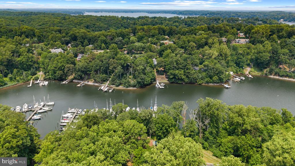 WATER VIEWS AND HORSE STABLE | 500 SARA DRIVE, SAEFERN