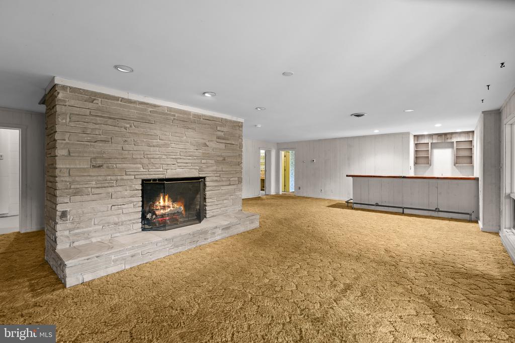 WATER VIEWS AND HORSE STABLE | 500 SARA DRIVE, SAEFERN