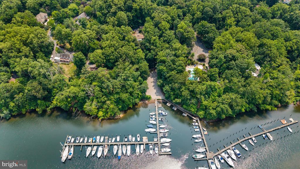 WATER VIEWS AND HORSE STABLE | 500 SARA DRIVE, SAEFERN