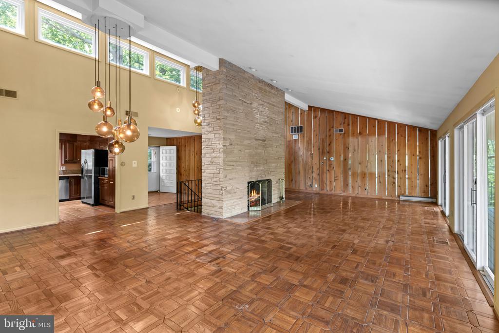 WATER VIEWS AND HORSE STABLE | 500 SARA DRIVE, SAEFERN