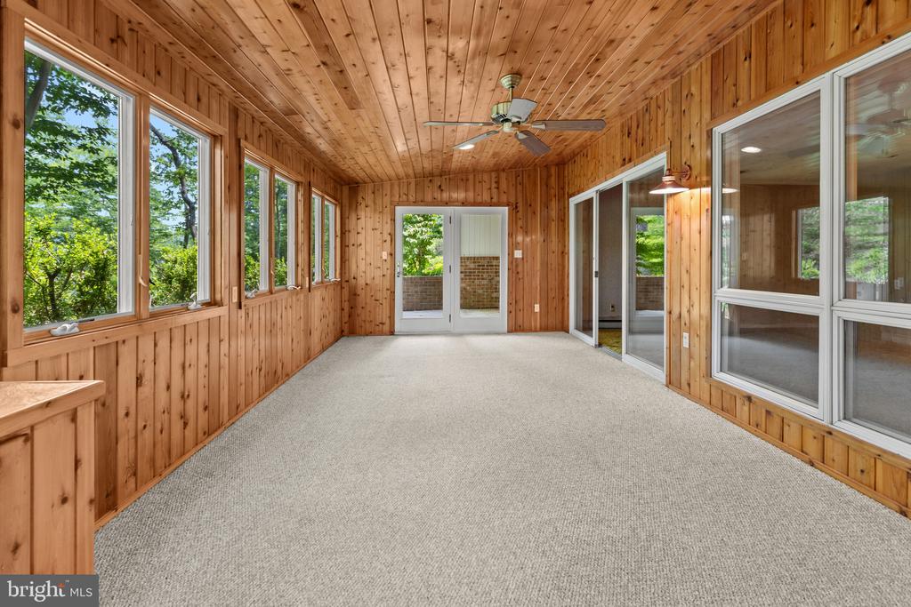 WATER VIEWS AND HORSE STABLE | 500 SARA DRIVE, SAEFERN