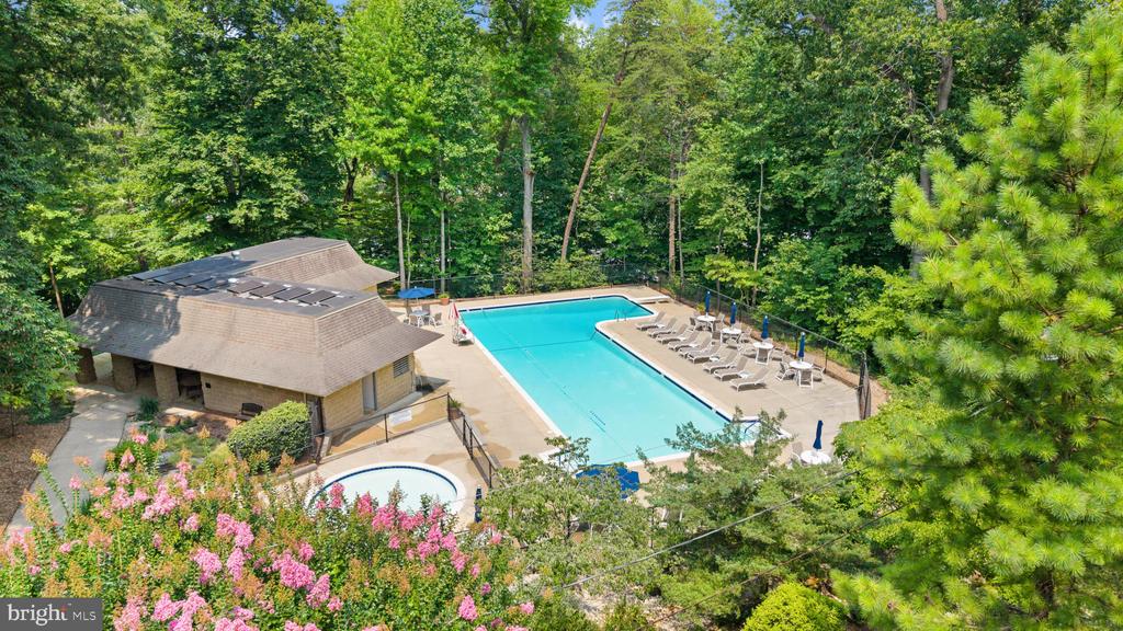 WATER VIEWS AND HORSE STABLE | 500 SARA DRIVE, SAEFERN