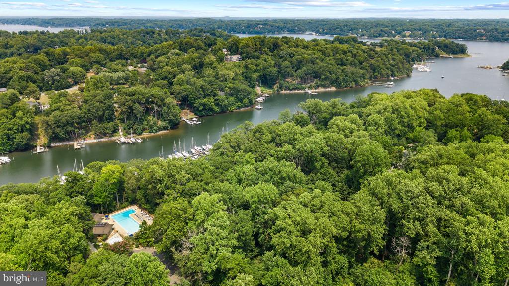WATER VIEWS AND HORSE STABLE | 500 SARA DRIVE, SAEFERN