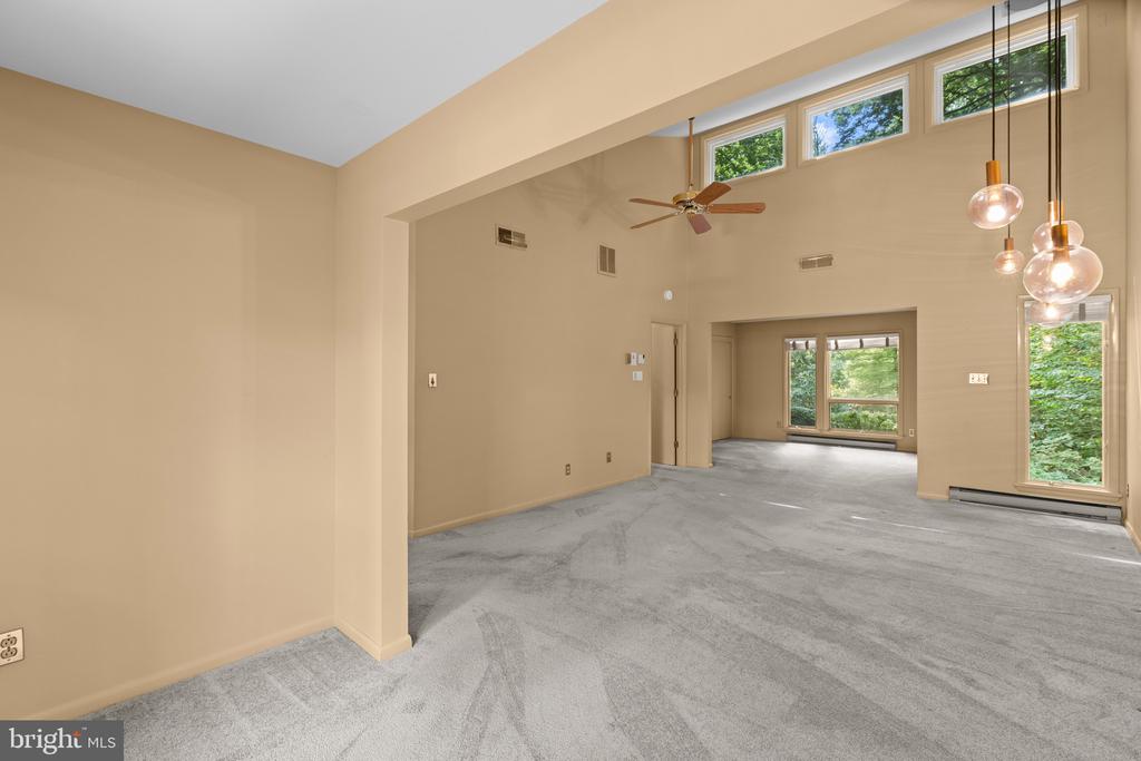 WATER VIEWS AND HORSE STABLE | 500 SARA DRIVE, SAEFERN