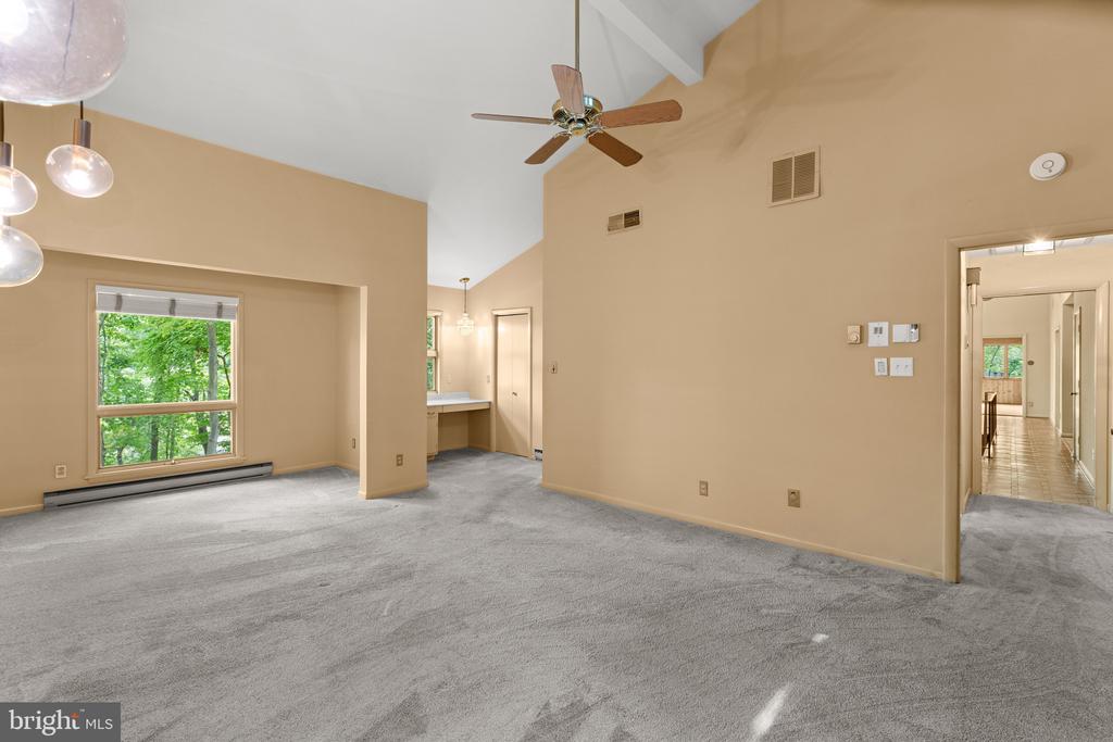 WATER VIEWS AND HORSE STABLE | 500 SARA DRIVE, SAEFERN