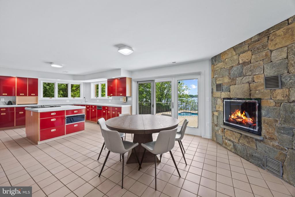 SOUTH RIVER WATERFRONT | 31 SHADOW POINT COURT