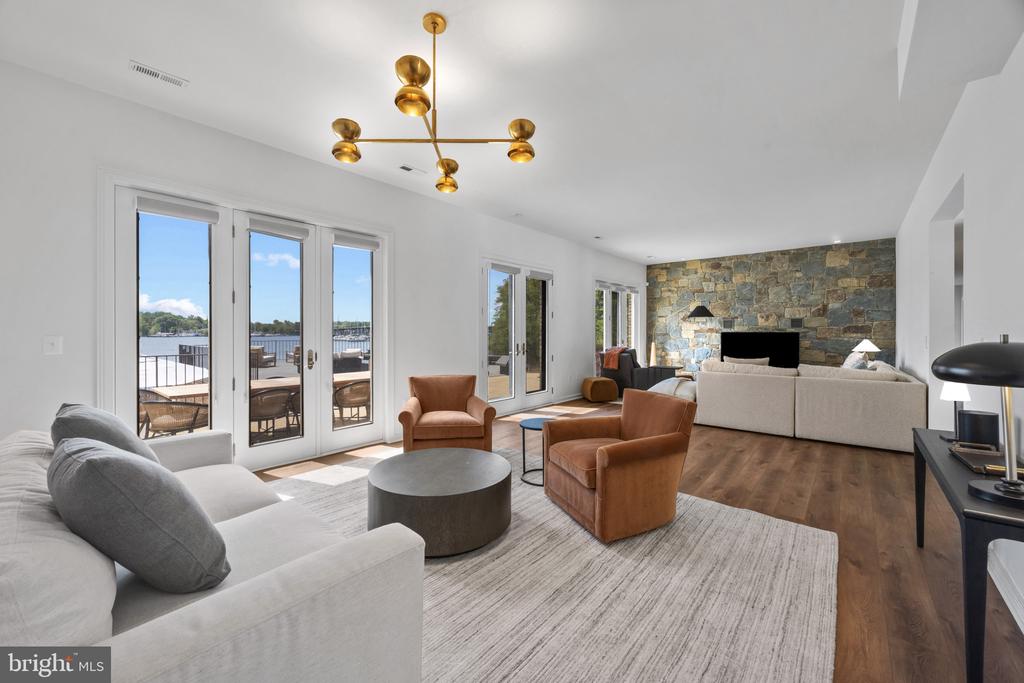 SOUTH RIVER WATERFRONT | 31 SHADOW POINT COURT