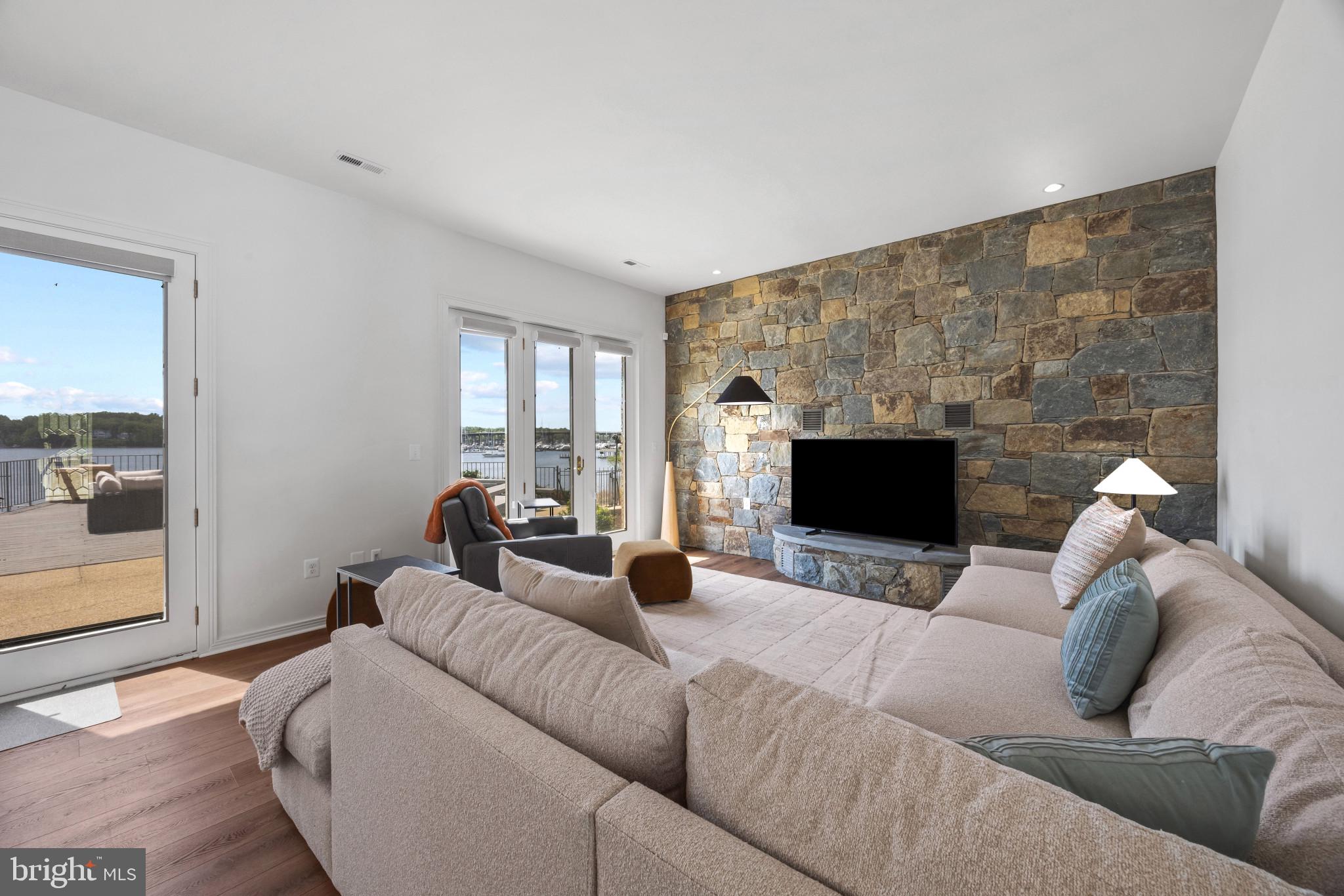 SOUTH RIVER WATERFRONT | 31 SHADOW POINT COURT