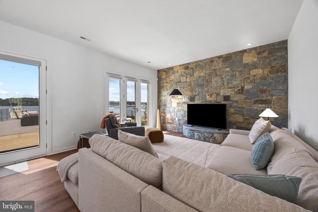SOUTH RIVER WATERFRONT | 31 SHADOW POINT COURT