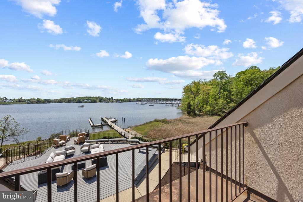 SOUTH RIVER WATERFRONT | 31 SHADOW POINT COURT
