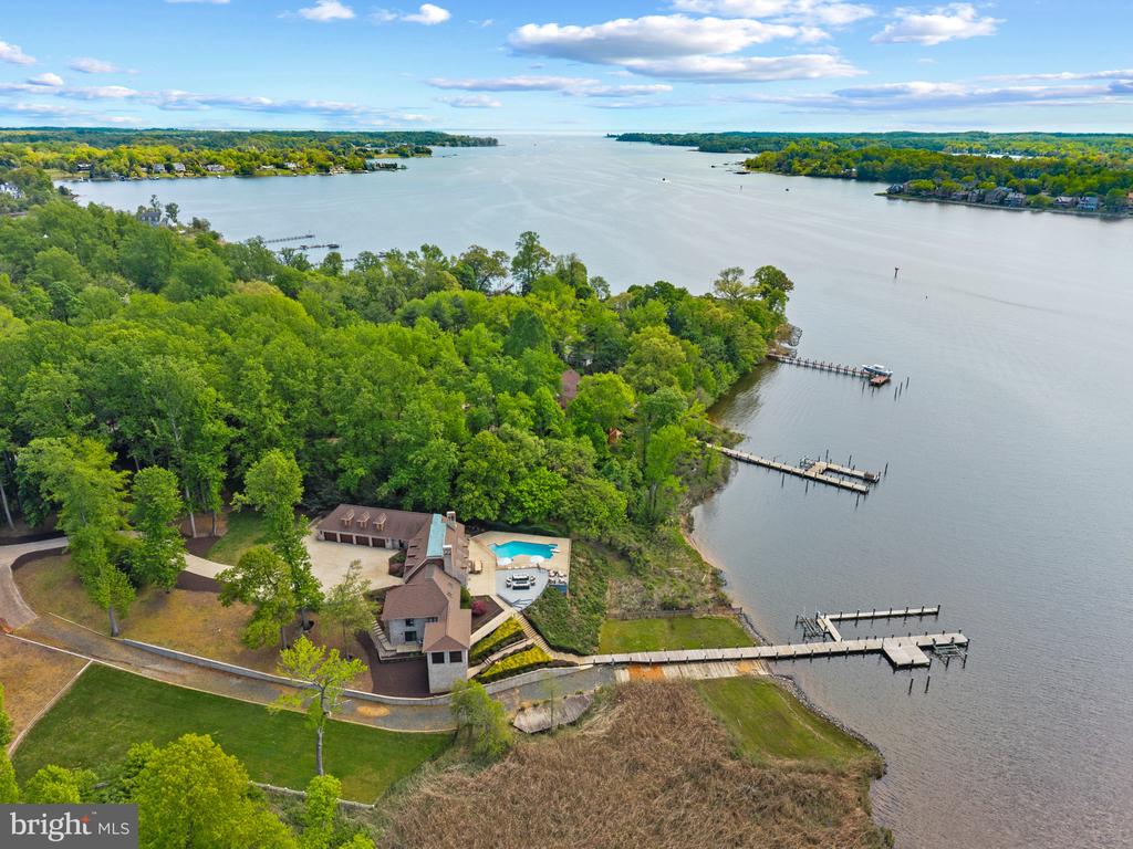 SOUTH RIVER WATERFRONT | 31 SHADOW POINT COURT