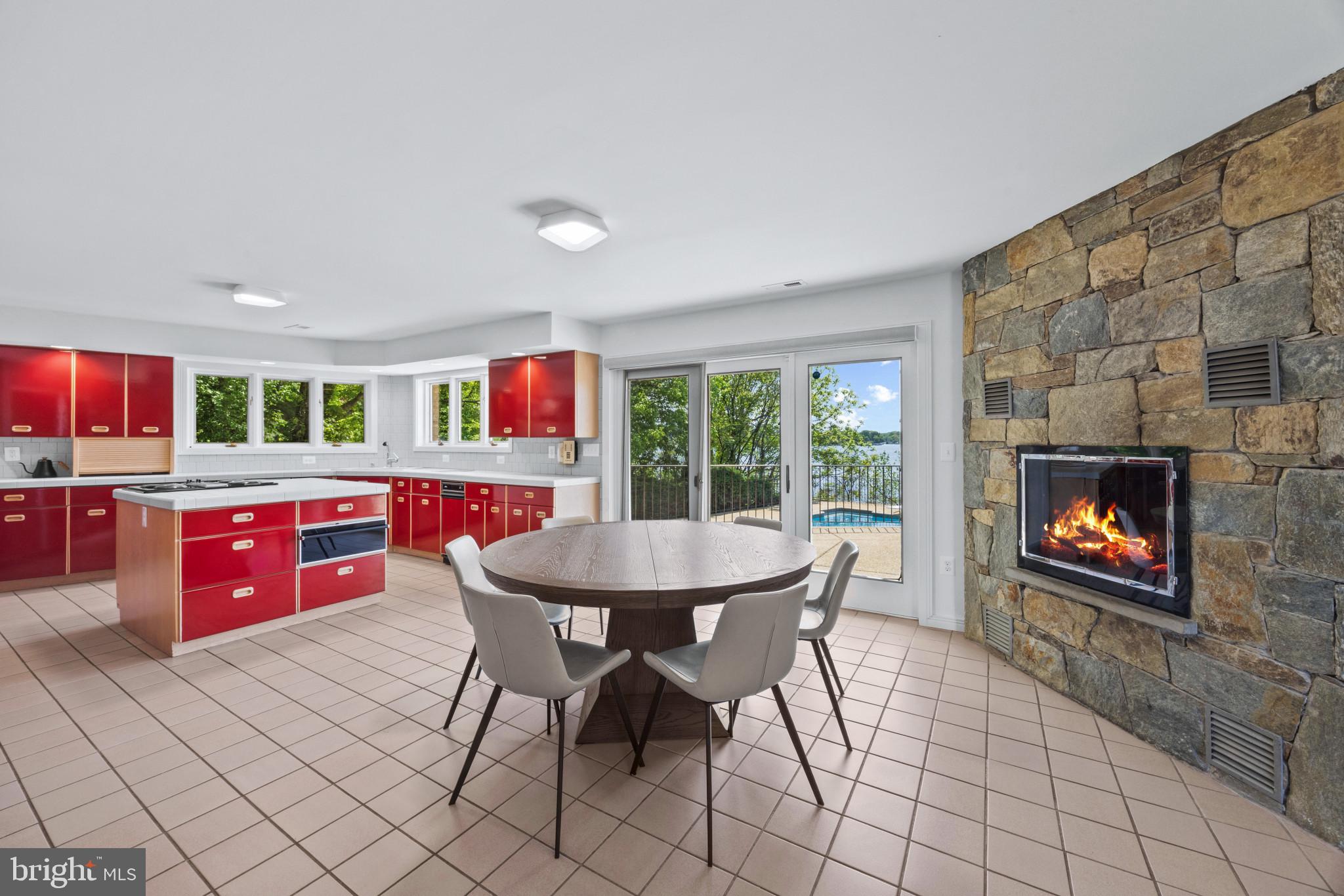 SOUTH RIVER WATERFRONT | 31 SHADOW POINT COURT