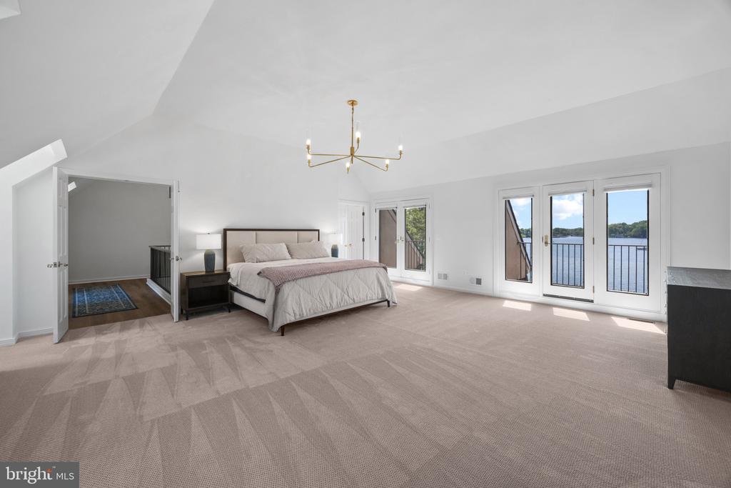 SOUTH RIVER WATERFRONT | 31 SHADOW POINT COURT