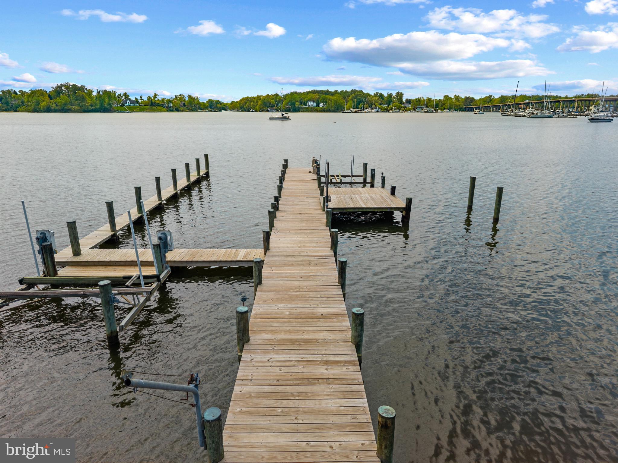 SOUTH RIVER WATERFRONT | 31 SHADOW POINT COURT
