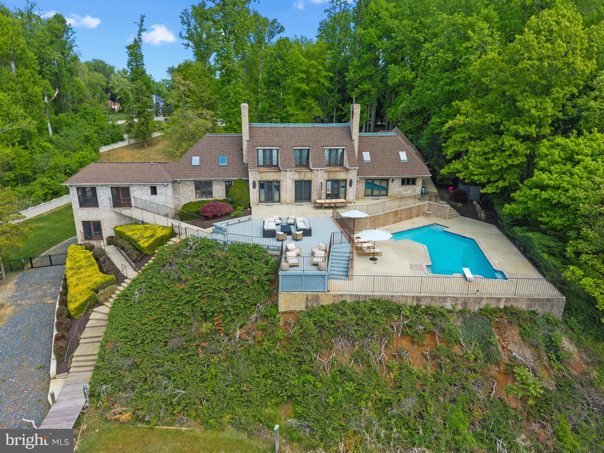 SOUTH RIVER WATERFRONT | 31 SHADOW POINT COURT