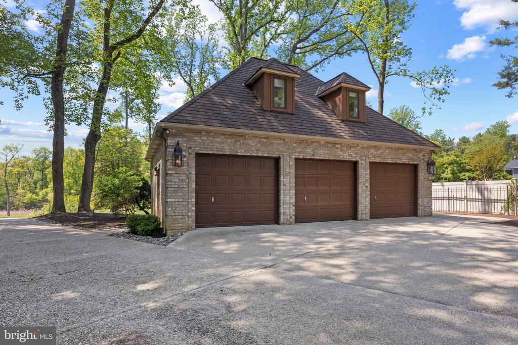 SOUTH RIVER WATERFRONT | 31 SHADOW POINT COURT