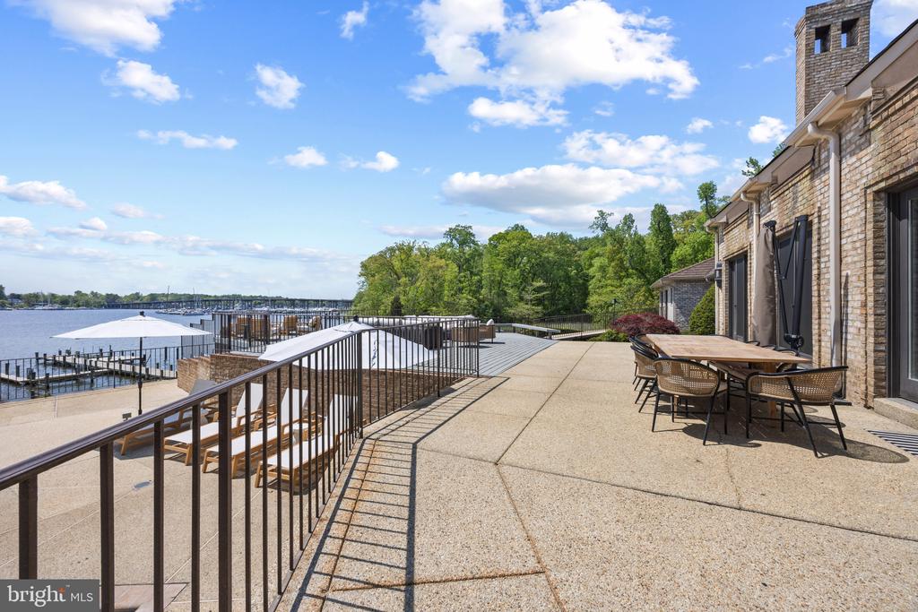 SOUTH RIVER WATERFRONT | 31 SHADOW POINT COURT