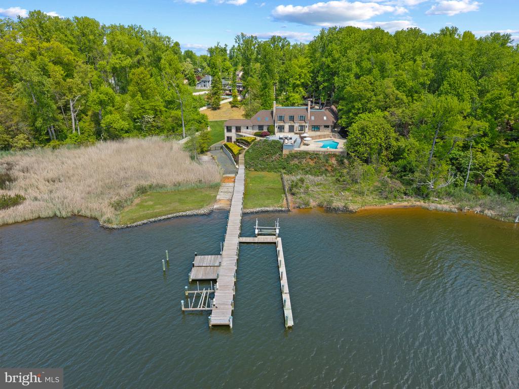 SOUTH RIVER WATERFRONT | 31 SHADOW POINT COURT