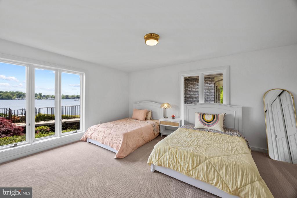 SOUTH RIVER WATERFRONT | 31 SHADOW POINT COURT