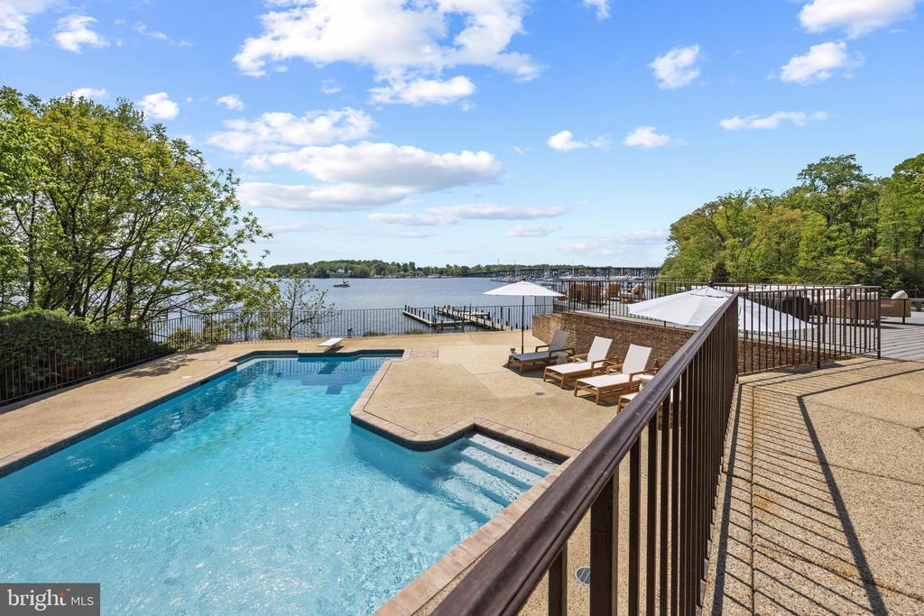 SOUTH RIVER WATERFRONT | 31 SHADOW POINT COURT