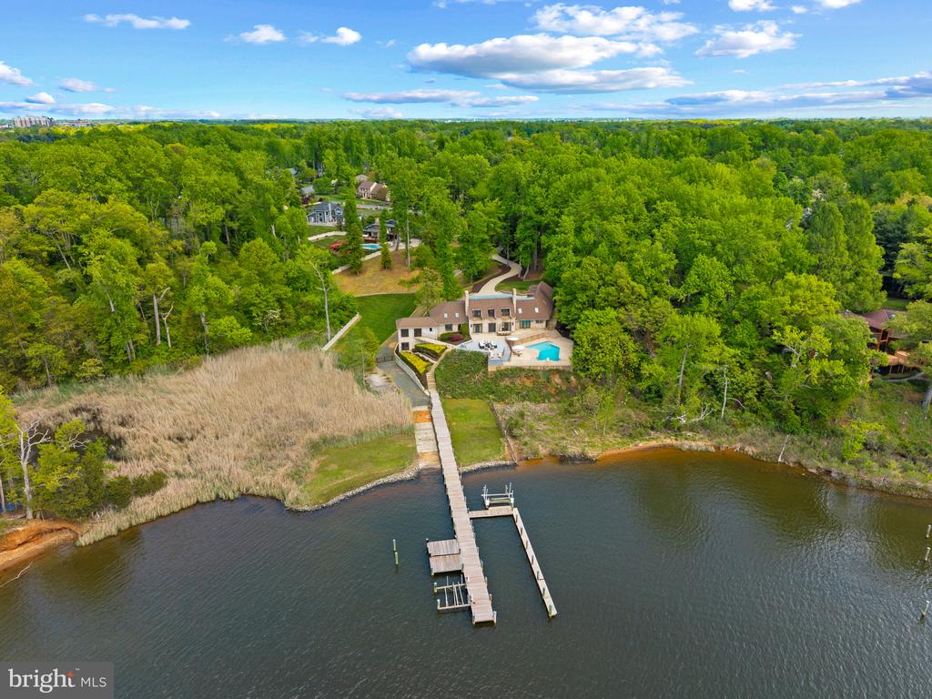 SOUTH RIVER WATERFRONT | 31 SHADOW POINT COURT