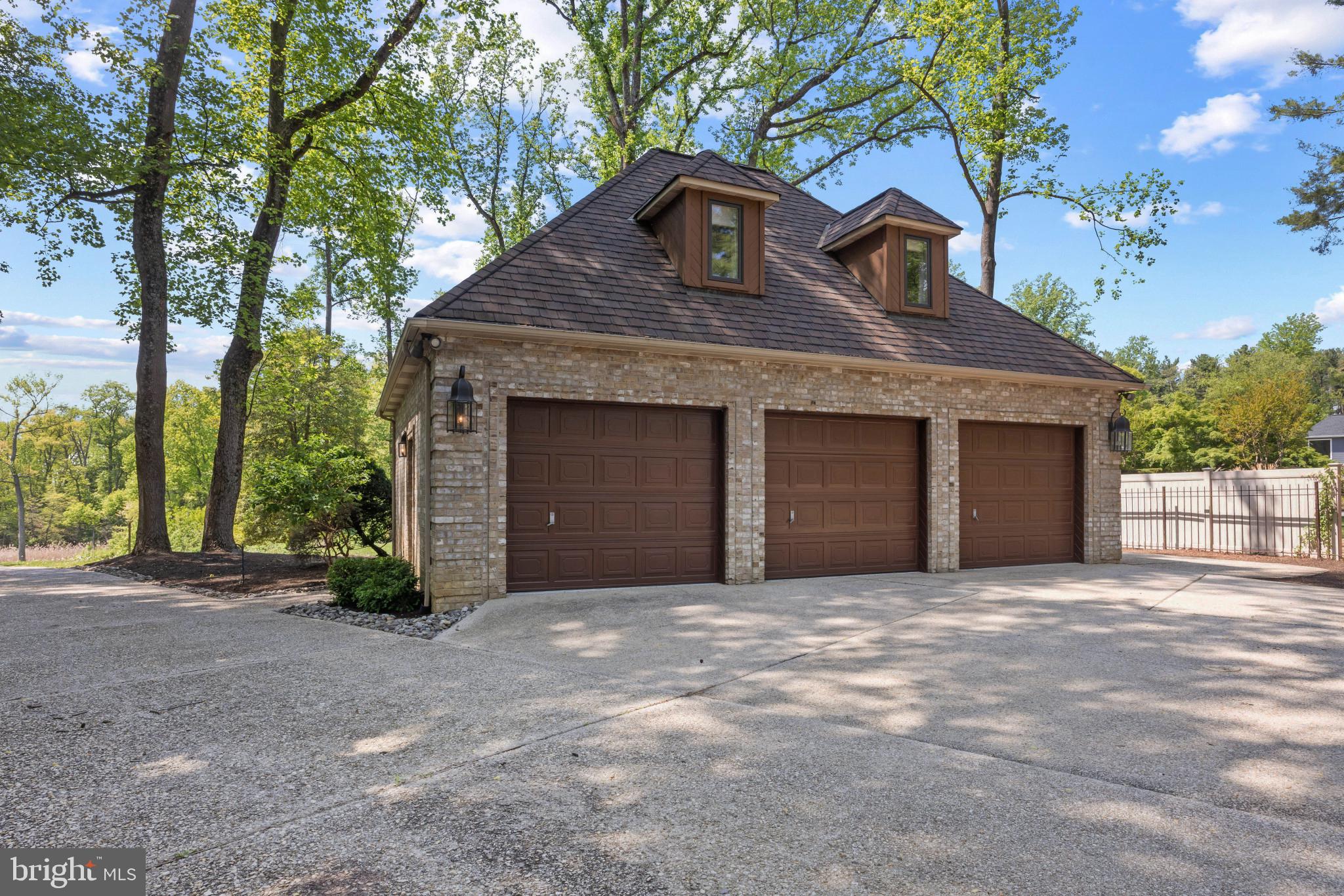 SOUTH RIVER WATERFRONT | 31 SHADOW POINT COURT