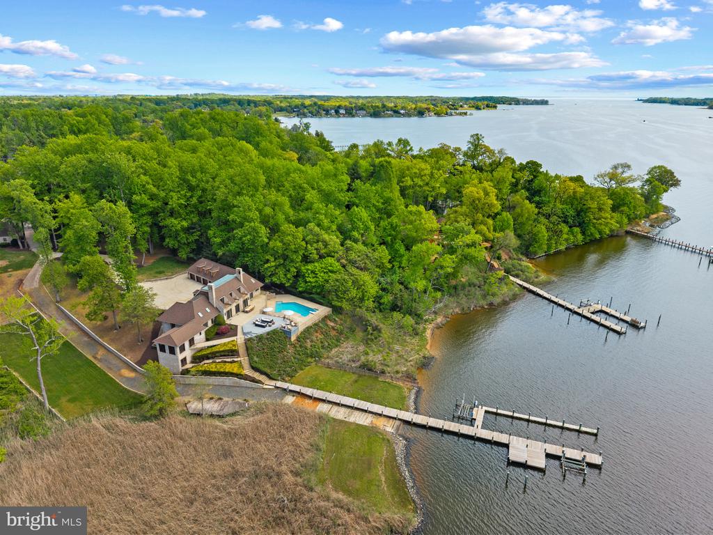 SOUTH RIVER WATERFRONT | 31 SHADOW POINT COURT