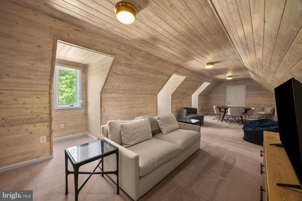 SOUTH RIVER WATERFRONT | 31 SHADOW POINT COURT