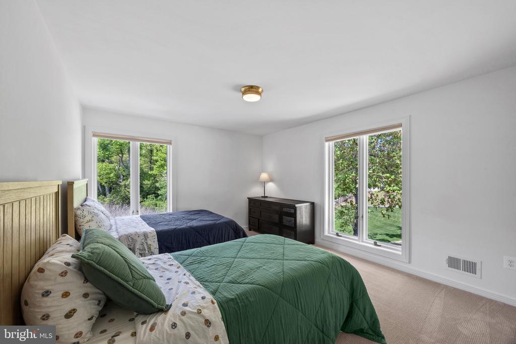 SOUTH RIVER WATERFRONT | 31 SHADOW POINT COURT