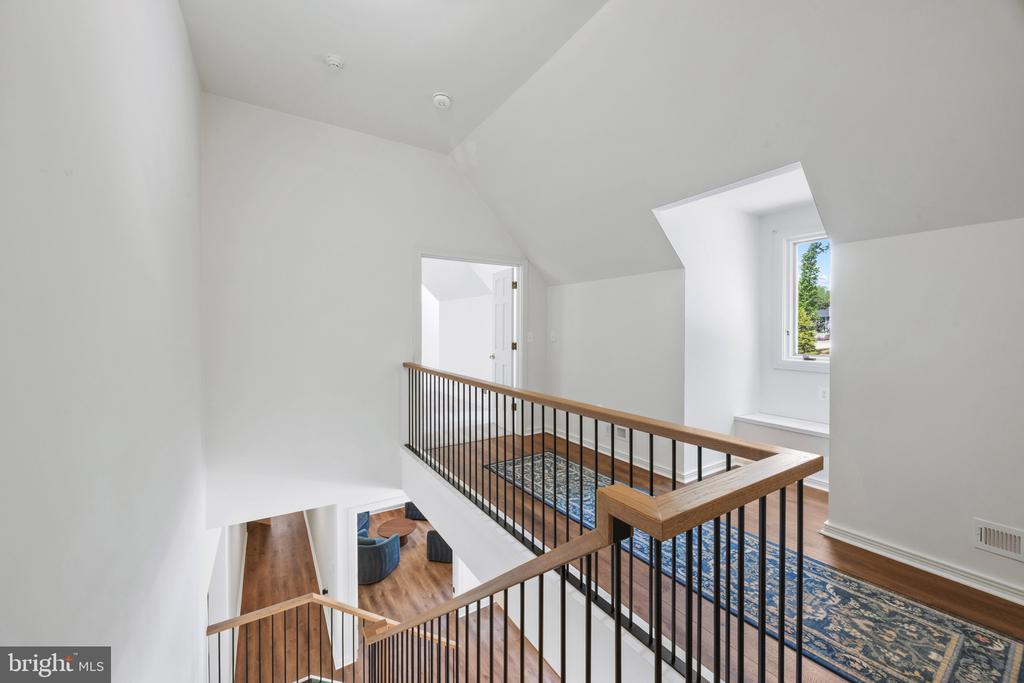 SOUTH RIVER WATERFRONT | 31 SHADOW POINT COURT