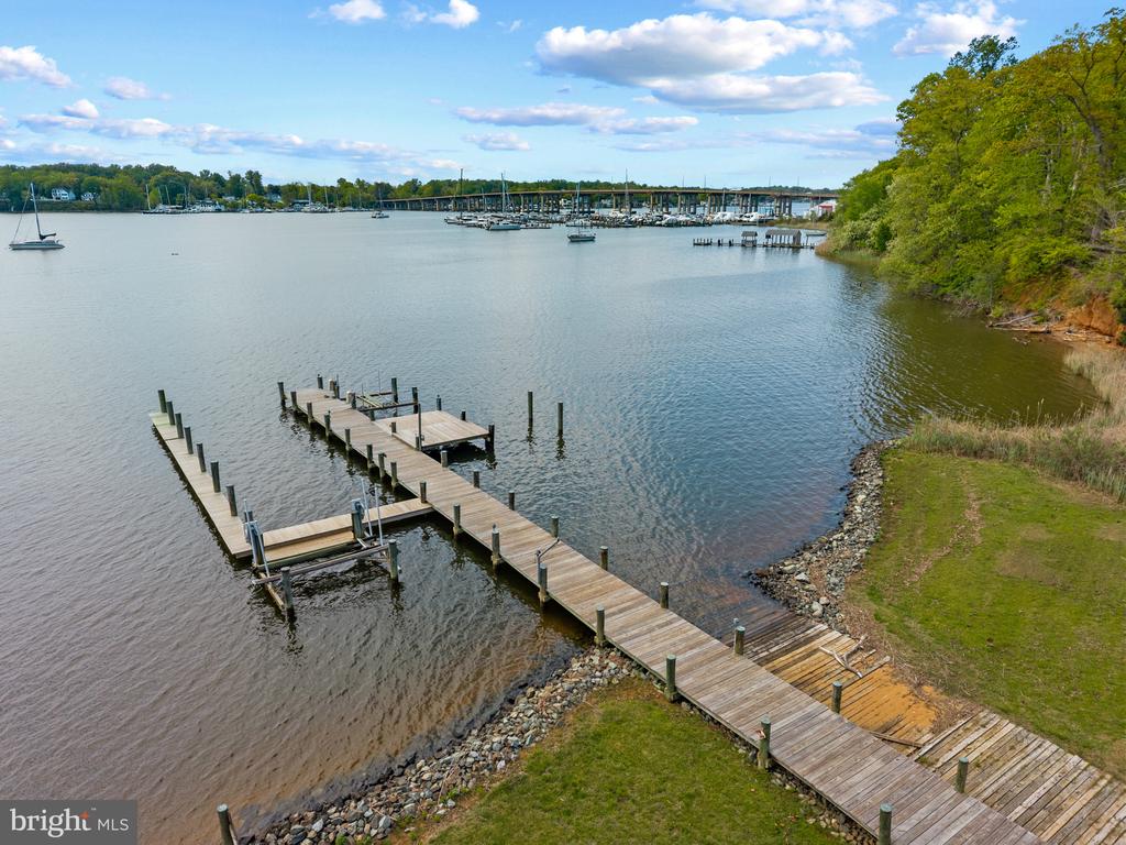 SOUTH RIVER WATERFRONT | 31 SHADOW POINT COURT