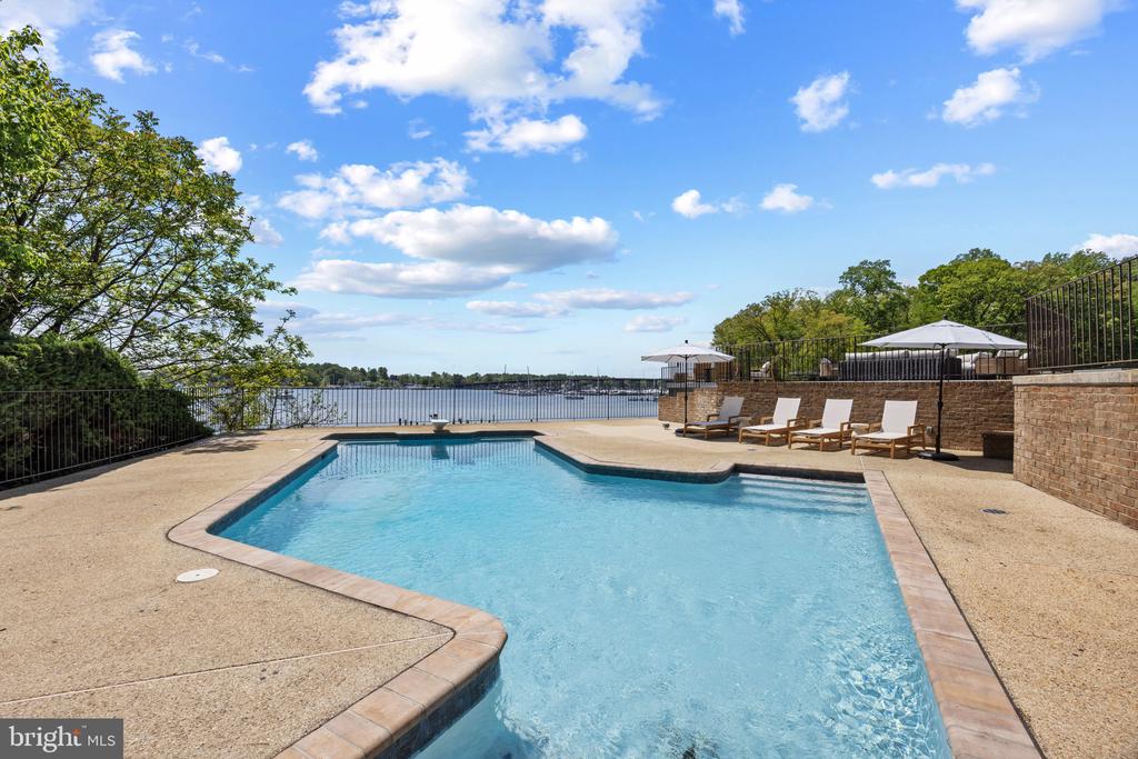 SOUTH RIVER WATERFRONT | 31 SHADOW POINT COURT