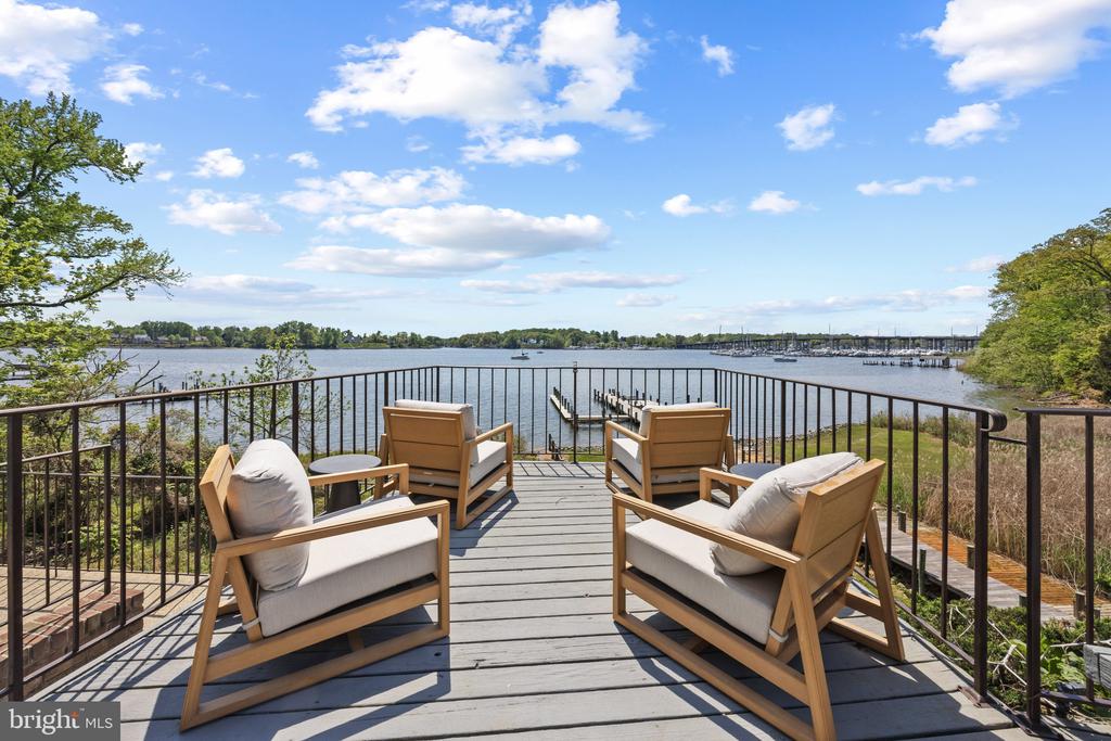 SOUTH RIVER WATERFRONT | 31 SHADOW POINT COURT