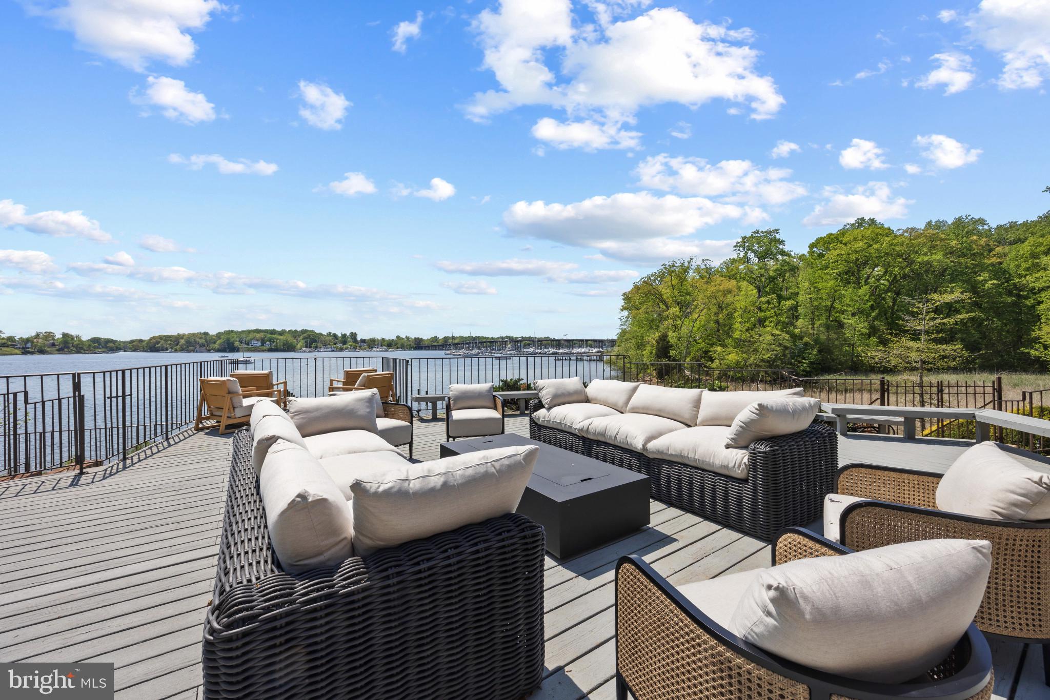 SOUTH RIVER WATERFRONT | 31 SHADOW POINT COURT