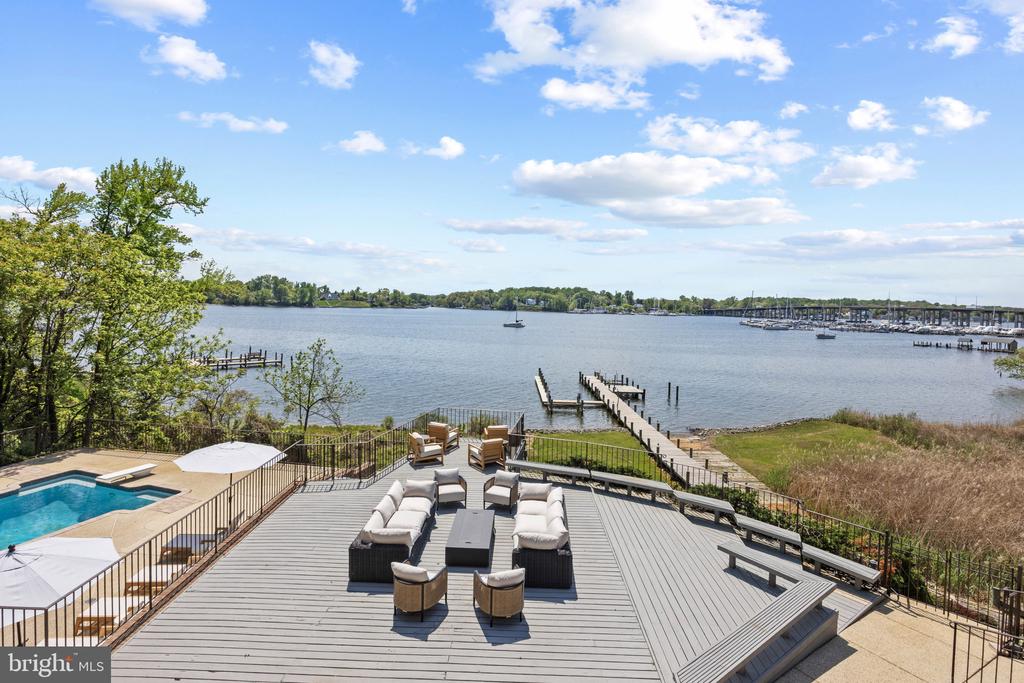 SOUTH RIVER WATERFRONT | 31 SHADOW POINT COURT