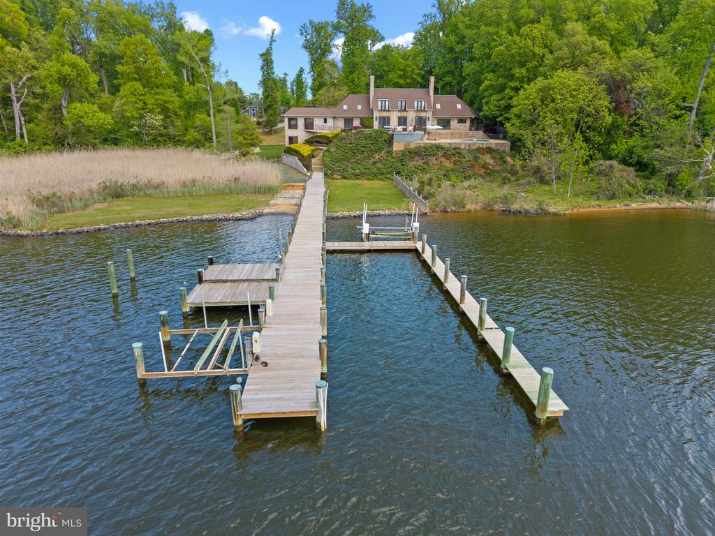SOUTH RIVER WATERFRONT | 31 SHADOW POINT COURT