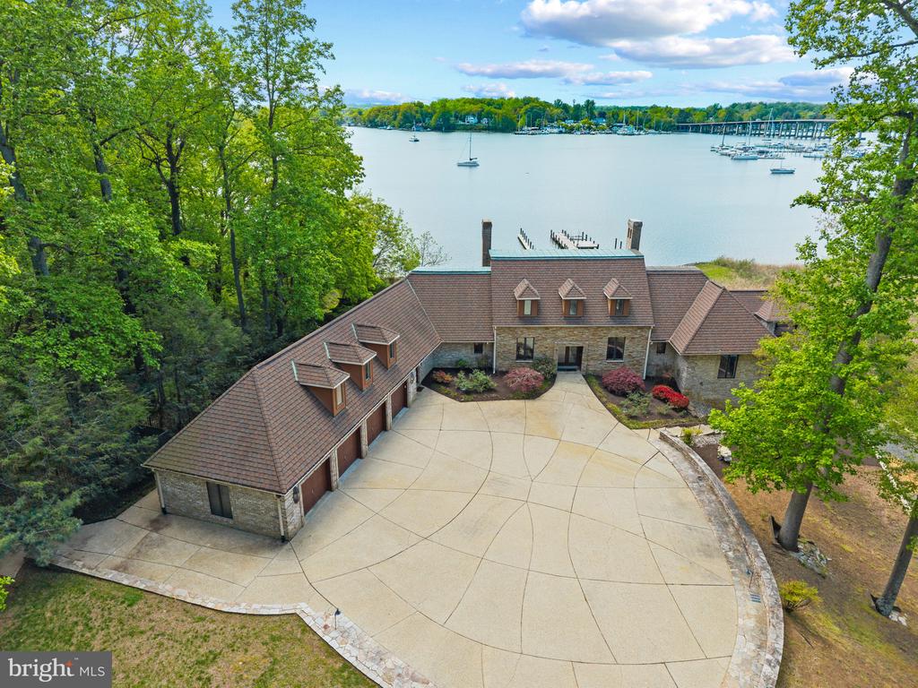 SOUTH RIVER WATERFRONT | 31 SHADOW POINT COURT