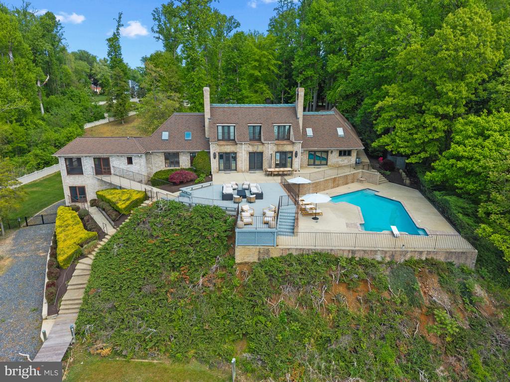 SOUTH RIVER WATERFRONT | 31 SHADOW POINT COURT