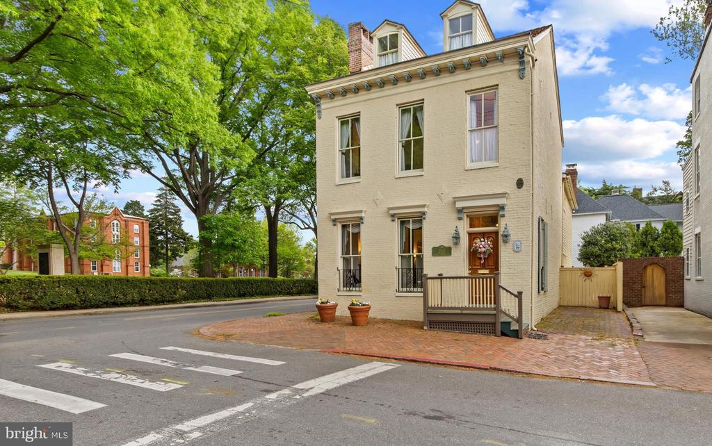 250 PRINCE GEORGE STREET | HISTORIC ANNAPOLIS HOME