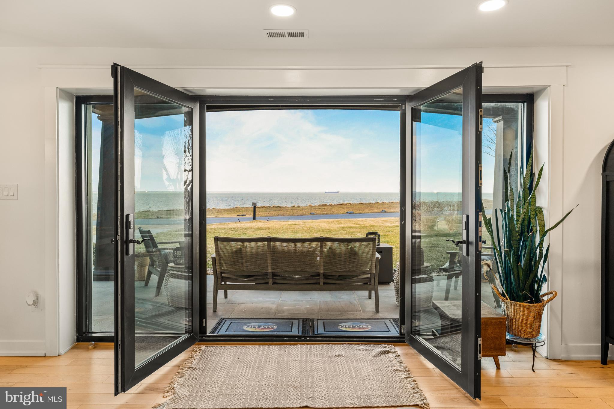BAY RIDGE WATER VIEWS | 113 BAY DRIVE