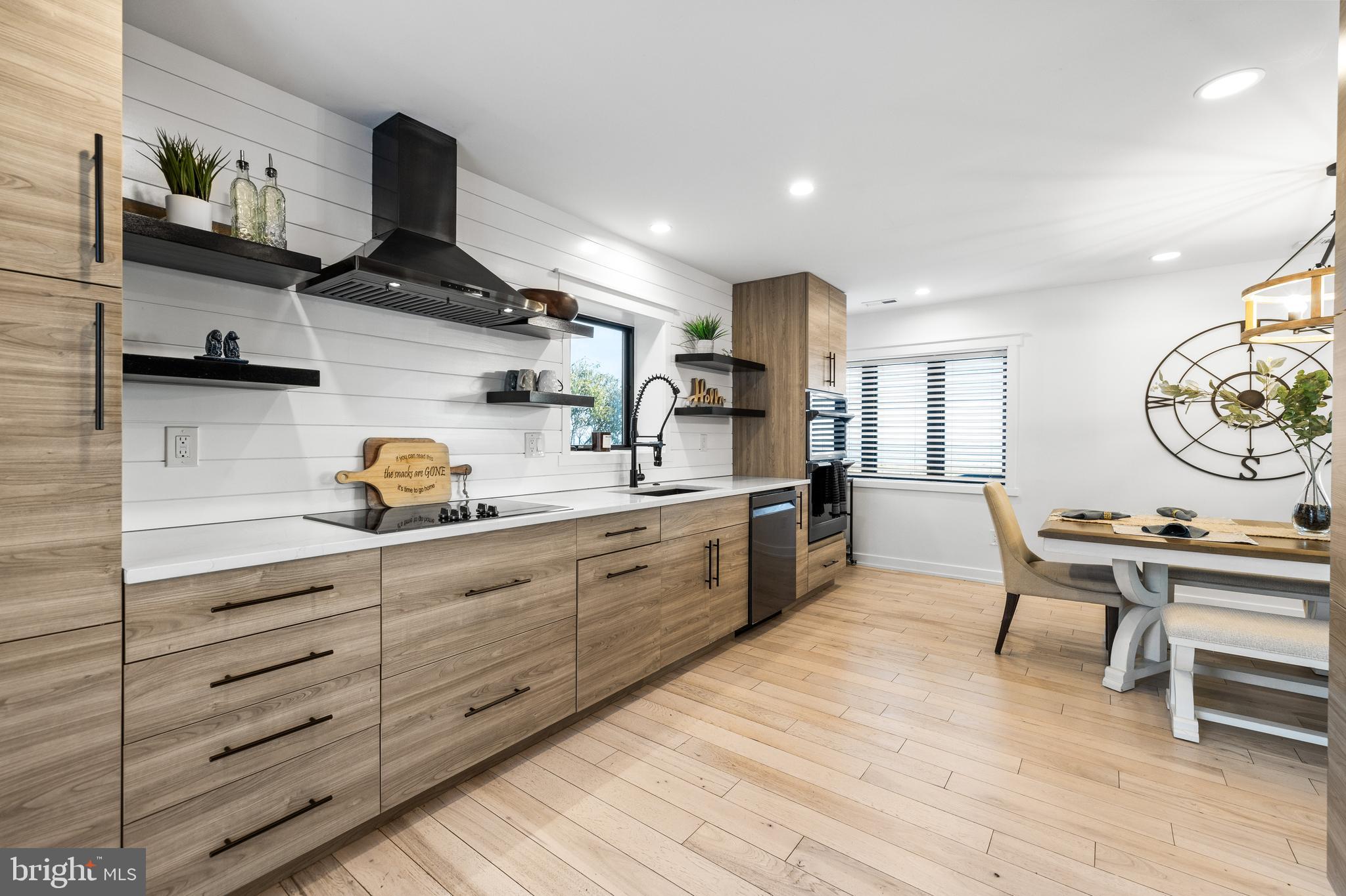 BAY RIDGE WATER VIEWS | 113 BAY DRIVE