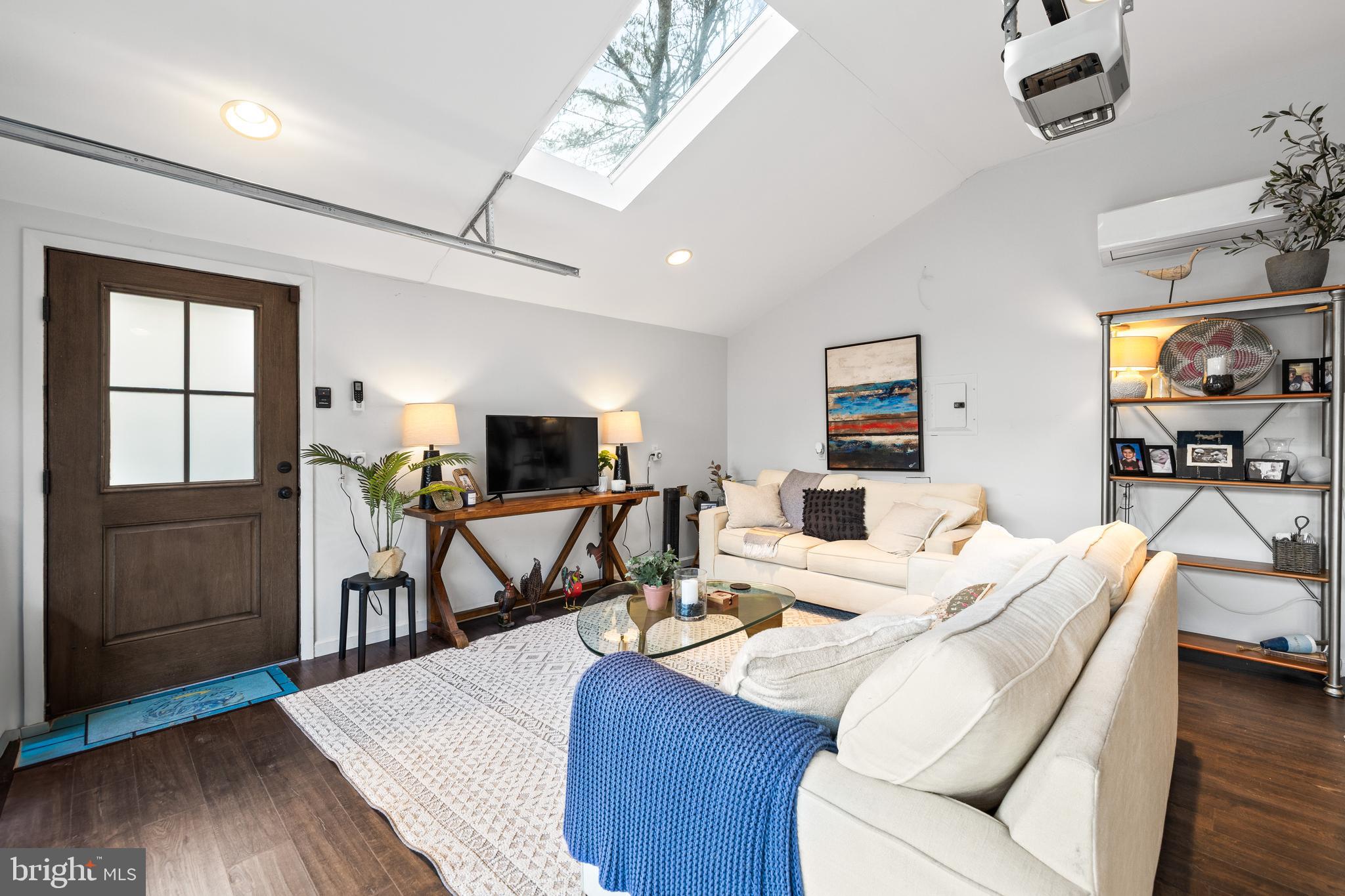 BAY RIDGE WATER VIEWS | 113 BAY DRIVE