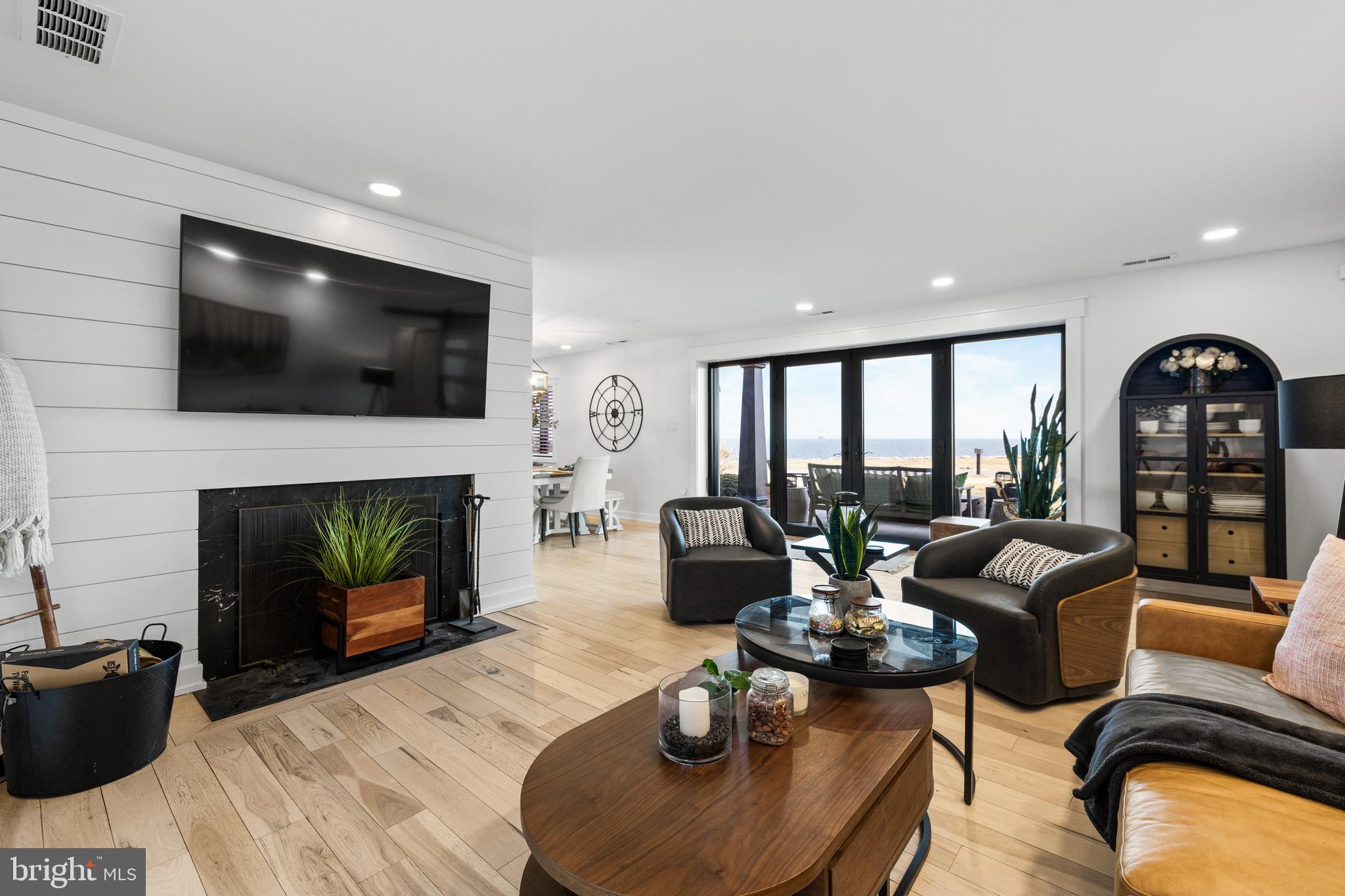 BAY RIDGE WATER VIEWS | 113 BAY DRIVE